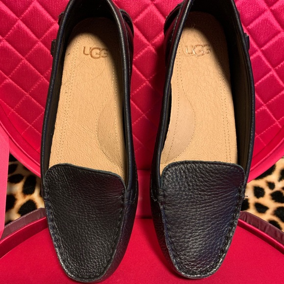 BNIB UGG loafers sz 6 sold on another site - Picture 1 of 3